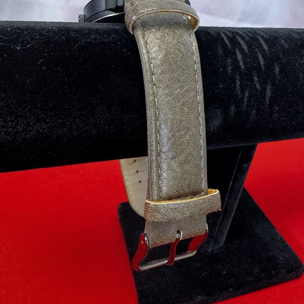 Men Watch Business Fashion Ultra Thin Dial Leather Look Strap‎  UNTESTED